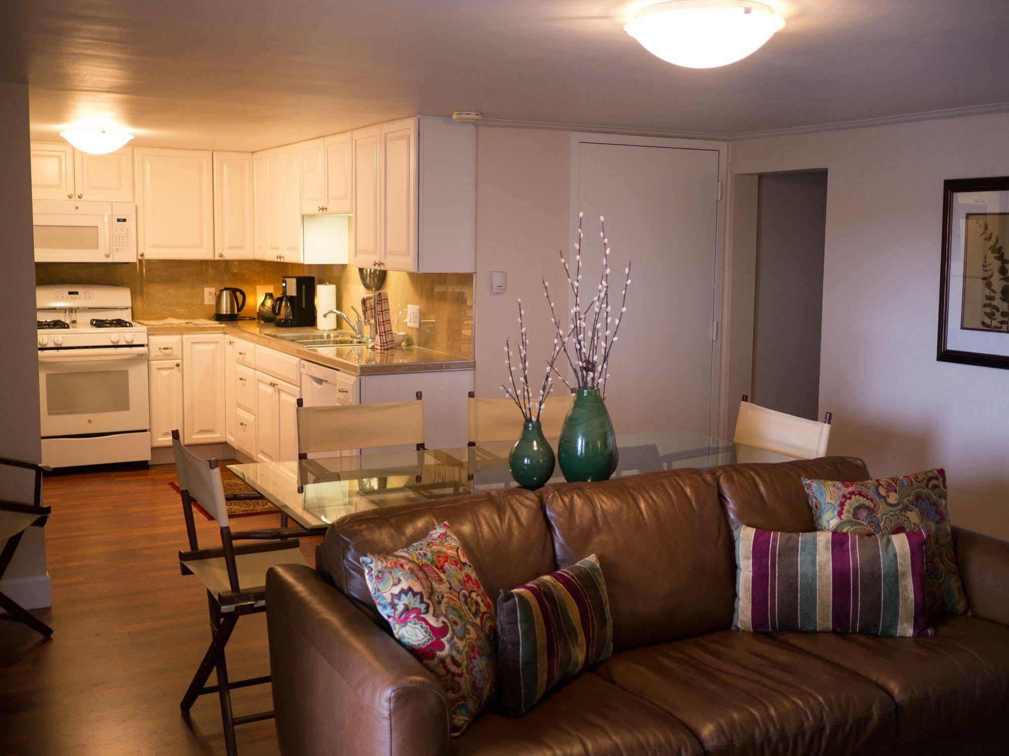 Arctic Fox Inn Anchorage Exterior photo